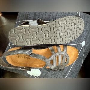 Naot 38 worn once inside